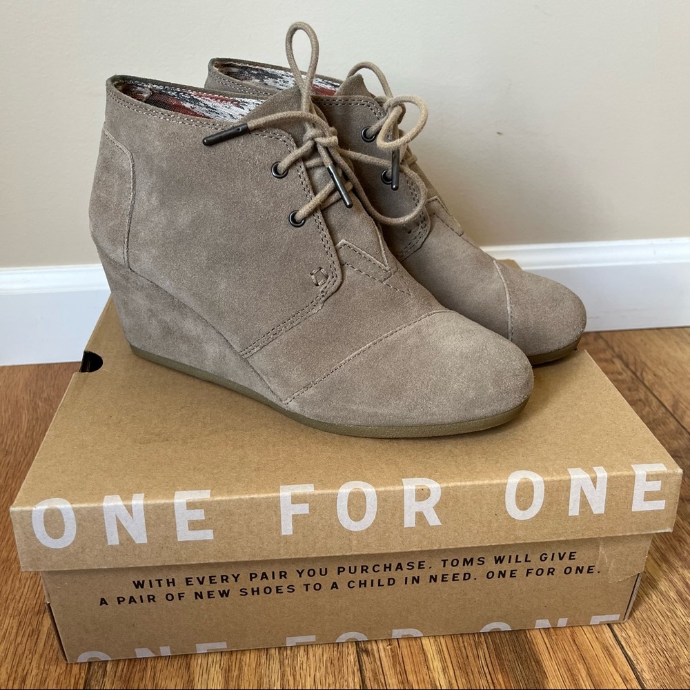 Toms Desert Wedge Taupe Tan Suede - Size 8.5